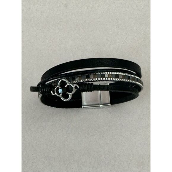 Clover Bracelet Black‎ Magnetic Snap - Picture 4 of 5
